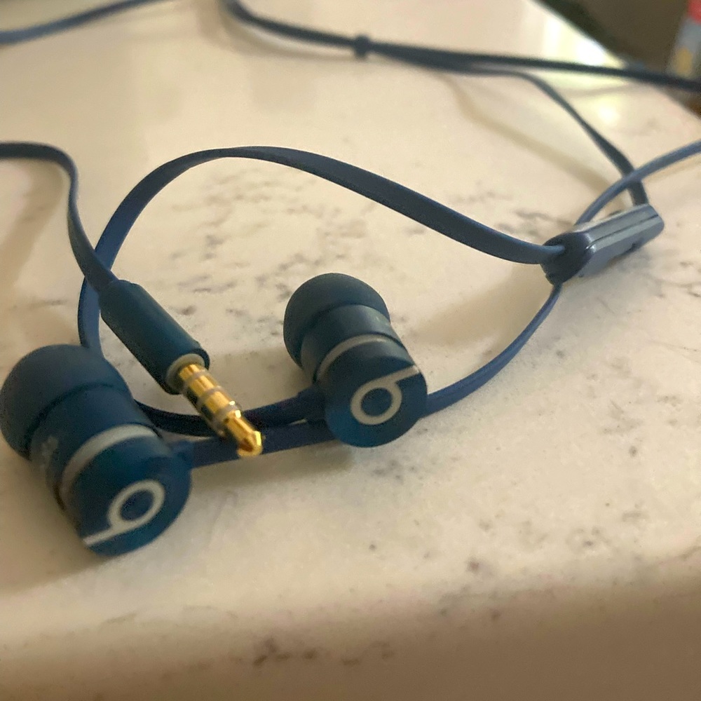 🎧 BEATS by Dr. Dre Wired Earbuds w/ Soundproof Mic and AUX plug headphones 🎧
